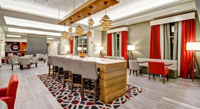 Hampton Inn & Suites by Hilton Medicine Hat — photo 2