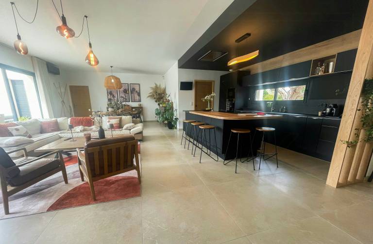 Family-oriented ample house with patio, barbeque & private pool | Suitable for remote work | Pets allowed — photo 5