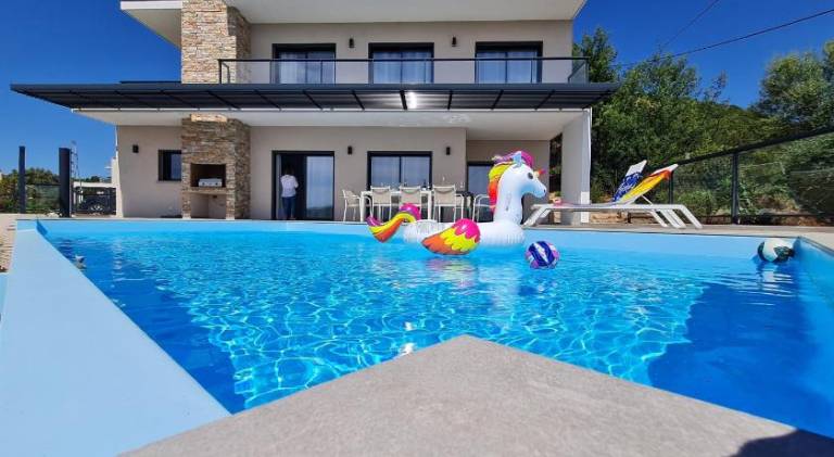 Villa with pool in Zonza