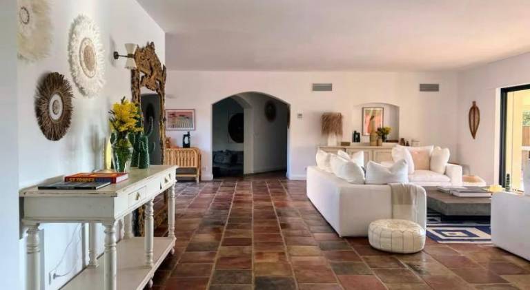 Luxury Mediterranean Villa with Pool & Helipad — photo 3
