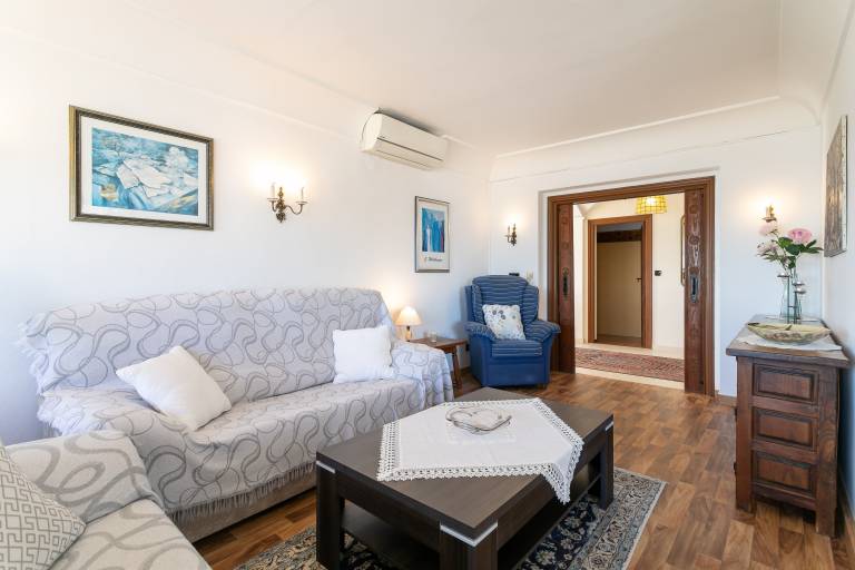 Apartment Casa Blanca 2 with Sea Views, Barbecue, Air Conditioning and Wi-Fi — photo 5