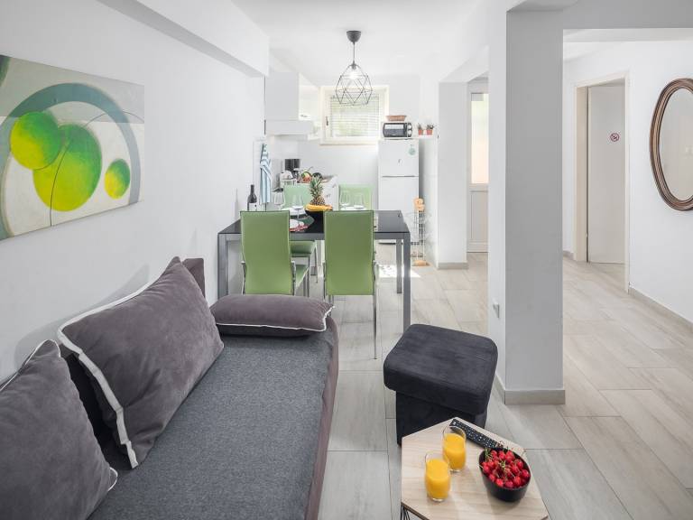 Rental apartment with yard, terrace & fast internet — photo 4