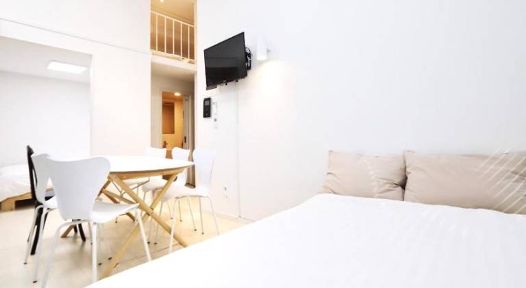 Nice holiday apartment with yard | Near N Seoul Tower | Pets allowed — photo 2