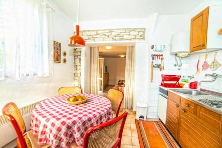 Holiday apartment with patio — photo 5