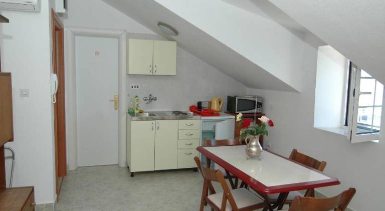 Apartment with garden, barbeque & terrace — photo 3