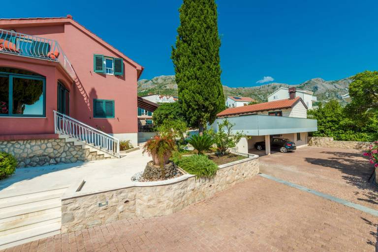 Villa with yard & patio | Sea view — photo 3