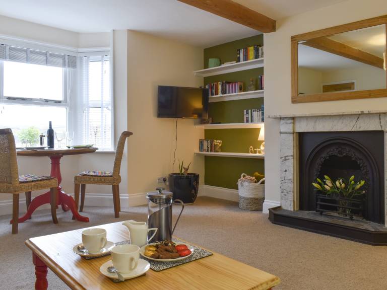 Family-friendly cottage with yard | River view | Pet-friendly in Whitby