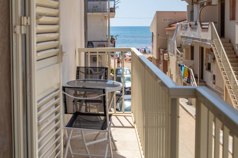 Holiday Apartment "Verdemare" with Sea View, Balcony and Wi-Fi — photo 3