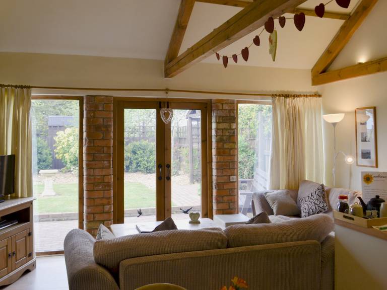 Cottage with yard | River view — photo 5
