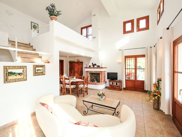Vacation home with terrace, yard & private pool | Nature view — photo 2
