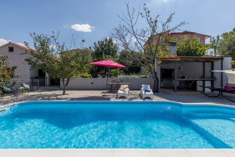 Fully equipped villa with private pool, terrace & BBQ | Mountain view | Dogs allowed — photo 3
