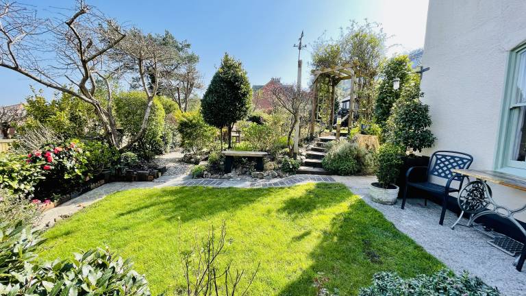 Cottage with garden | Water view — photo 3