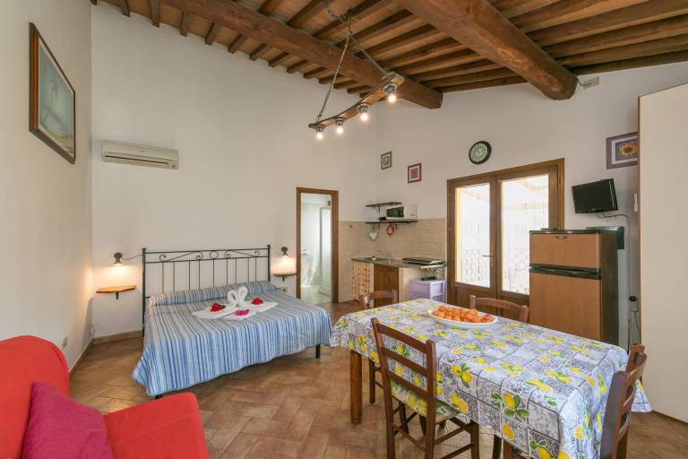 Farmhouse "Il Pino - Monolocale Lavanda" with Shared Pool, Private Terrace & Wi-Fi — photo 5