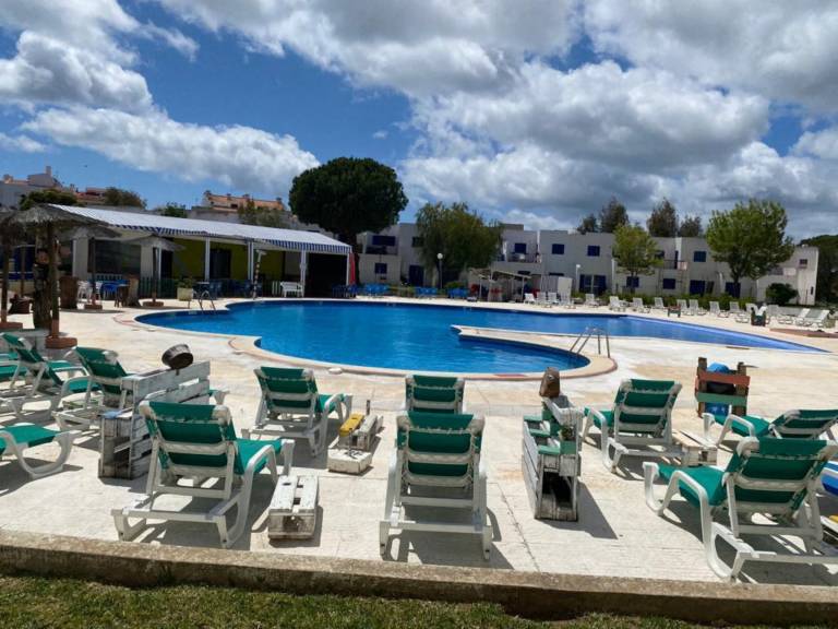 Charming Alvor Flat with Pool and Air Conditioning — photo 2