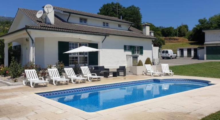 Fully equipped nice vacation home with BBQ, terrace & yard | Pet-friendly in Viseu