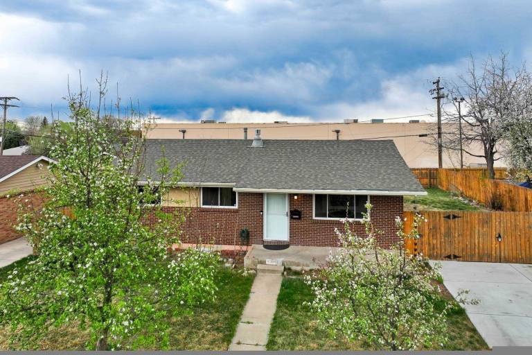 Spacious 3BR Home Sleeps 6 Near Denver Red Rocks in Wheat Ridge, CO