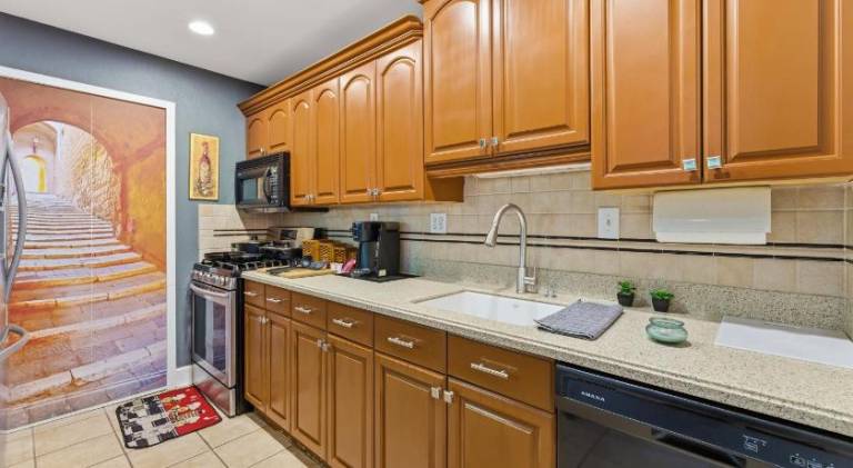 Downtown Pulse Modern 2BR Steps from Action — photo 4