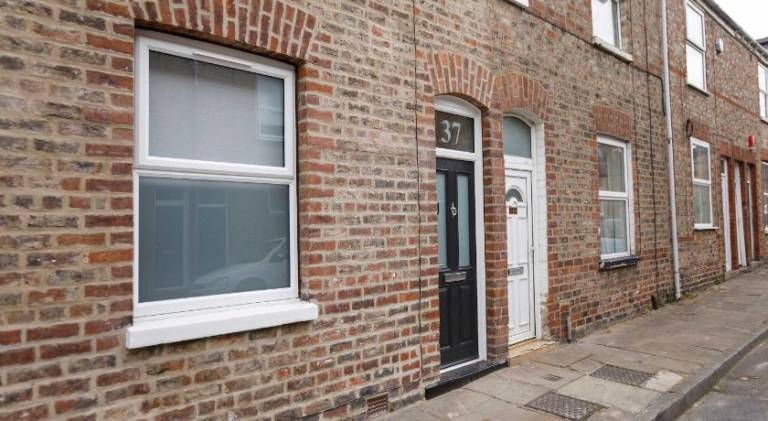 House | Next to York Castle — photo 5