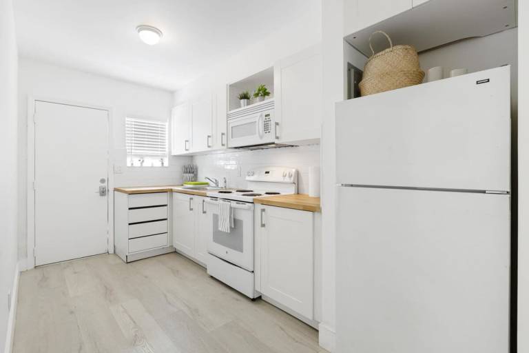 Charming 2 Bedroom Apartment in Victoria Park — photo 5