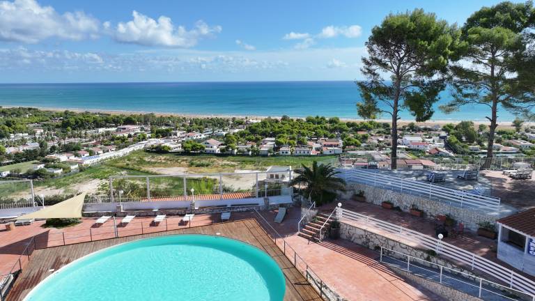 Child-friendly apartment with pool, patio & barbecue | City view | Pets are welcome — photo 3