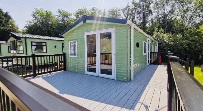 Lodge with patio, yard & pool | Pets are welcome — photo 5