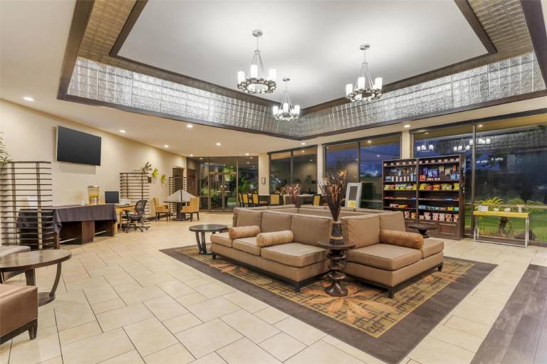 Best Western Plus Garden Court Inn — photo 4