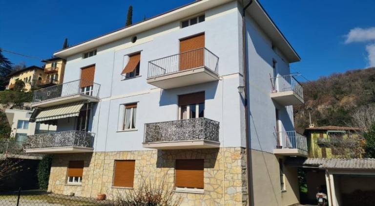Rental apartment with 3 rooms for 8 persons in Gardone Riviera