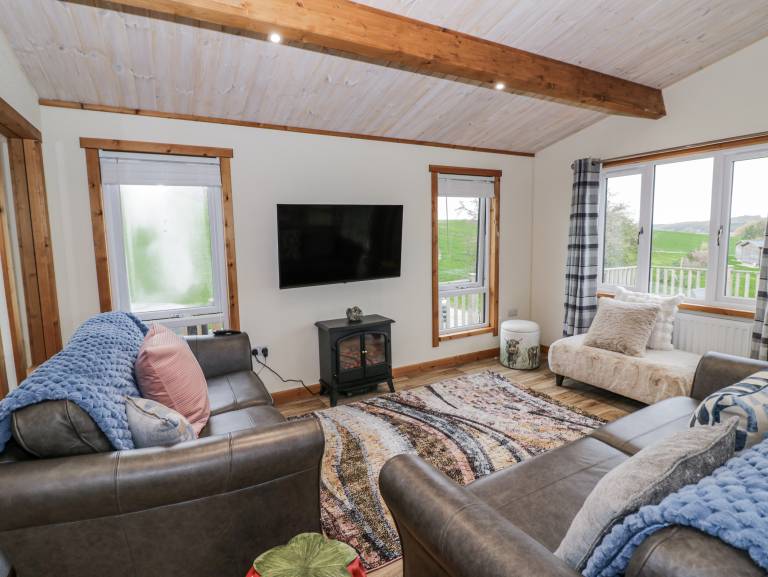 Cottage with garden — photo 4