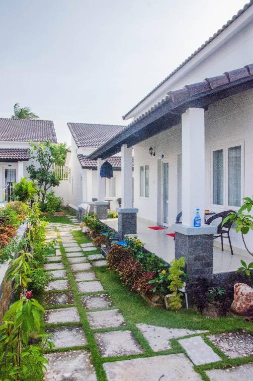 Family-friendly serviced apartment with yard, terrace & pool | Suitable for remote work | Dogs allowed — photo 3