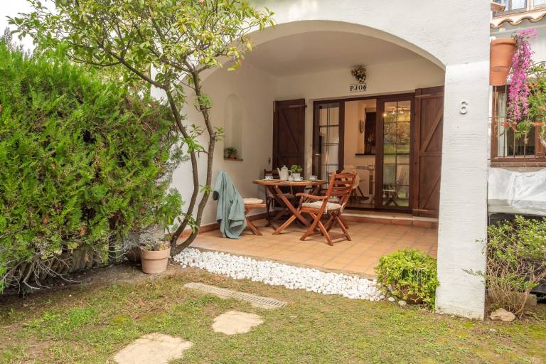 Nice rental apartment with terrace, pool & garden | Pet-friendly — photo 2