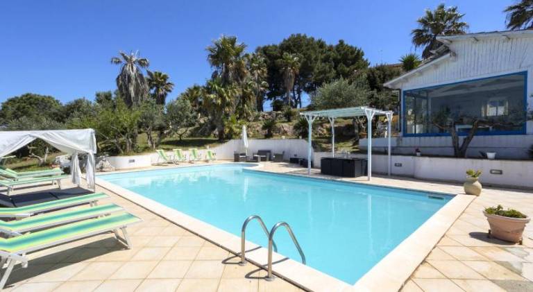 Holiday apartment with garden, barbeque & private pool — photo 3