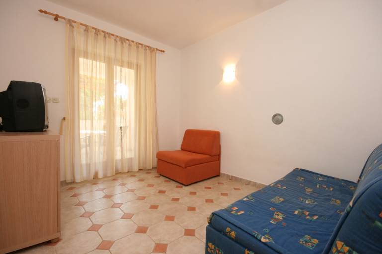One bedroom apartment near beach Mandre, Pag (A-6518-b) — photo 3