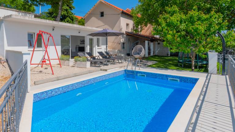 Villa with terrace, private pool & BBQ — photo 2