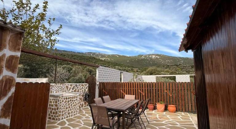 Chalet with patio | Pets are welcome — photo 5
