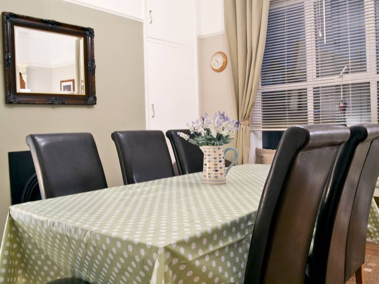 Family-oriented cottage | Water view | Beach nearby | Dogs allowed — photo 4