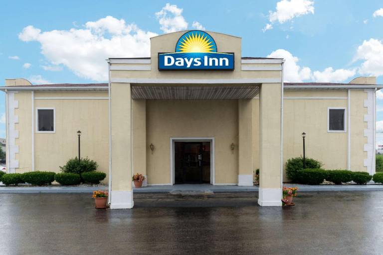 Days Inn by Wyndham Indianapolis East Post Road in Marion, IN