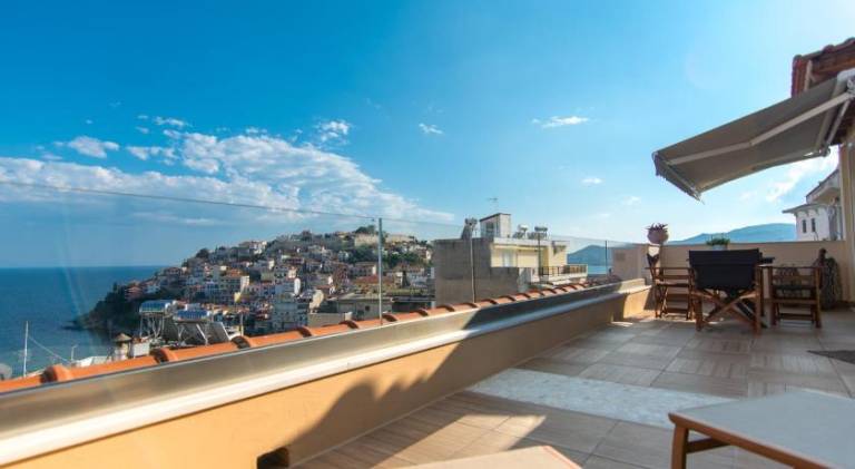 Holiday apartment with terrace in Kavala