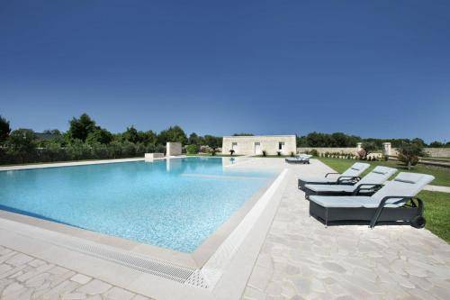 Holiday apartment with garden, hot tub & private pool in Melendugno