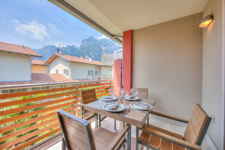 Holiday apartment with patio | Mountain view — photo 2