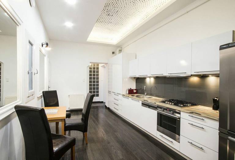 Fully equipped pleasant apartment with patio | Close to St. Stephen's Basilica | Pet-friendly — photo 4