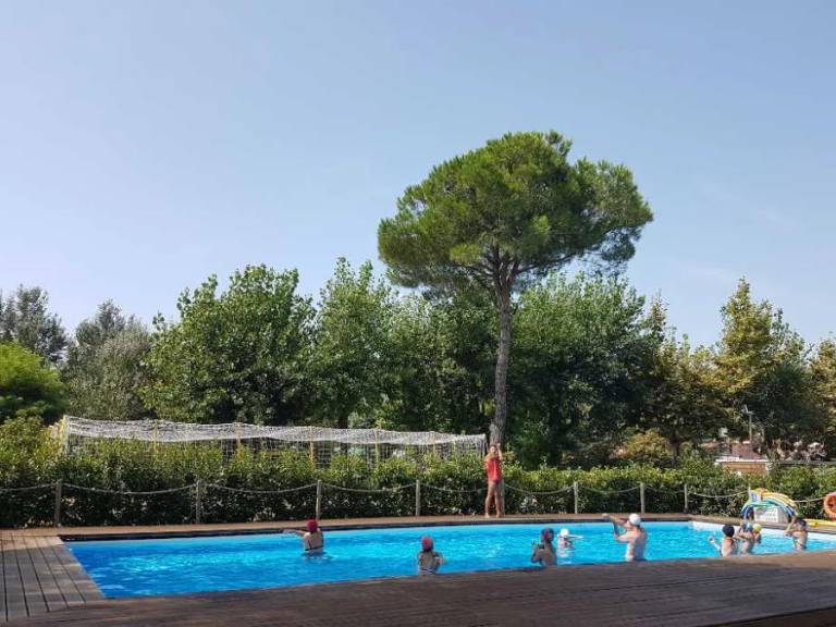Family-friendly mobile home with terrace & pool | Pet-friendly — photo 2