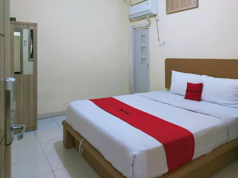 RedDoorz Jalan Kolonel Haji Burlian Palembang 2