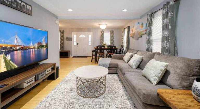 Lovely house | Pets are welcome in Braintree, MA