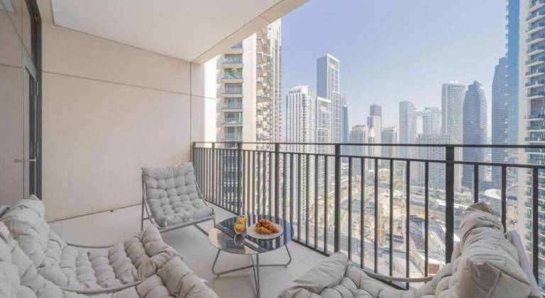 Rental apartment with sauna, private pool & jacuzzi | Next to Burj Khalifa in Dubai