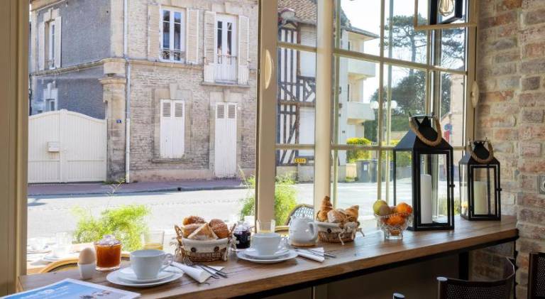 Hotel de Lion sur Mer — photo 4