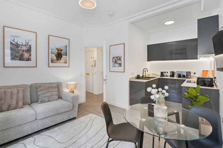 Apartment with garden | Pets are welcome in Edinburgh