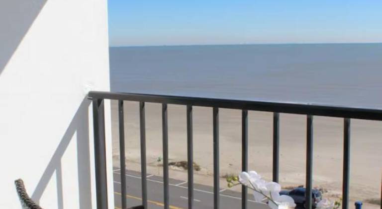 Beachfront Condo with Pool a Summer Escape for 6 in Galveston, TX