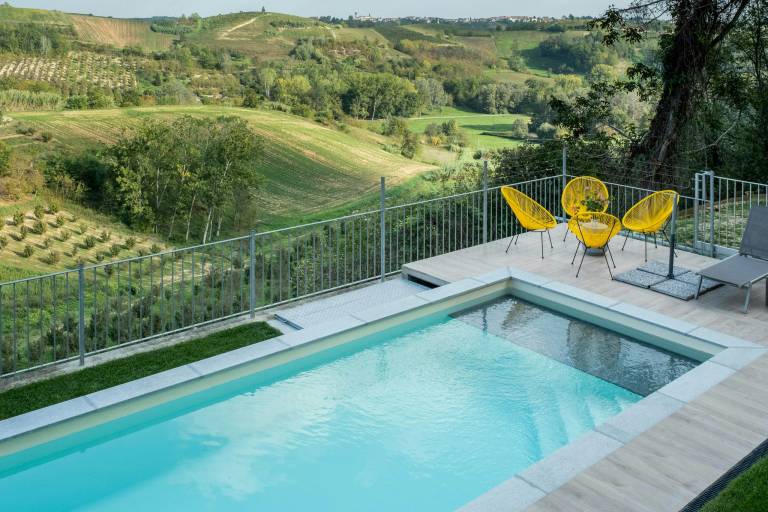 Haus mit Panoramaterrasse im Monferrato