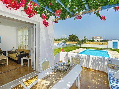 Villa with terrace, pool & garden in Rhodes