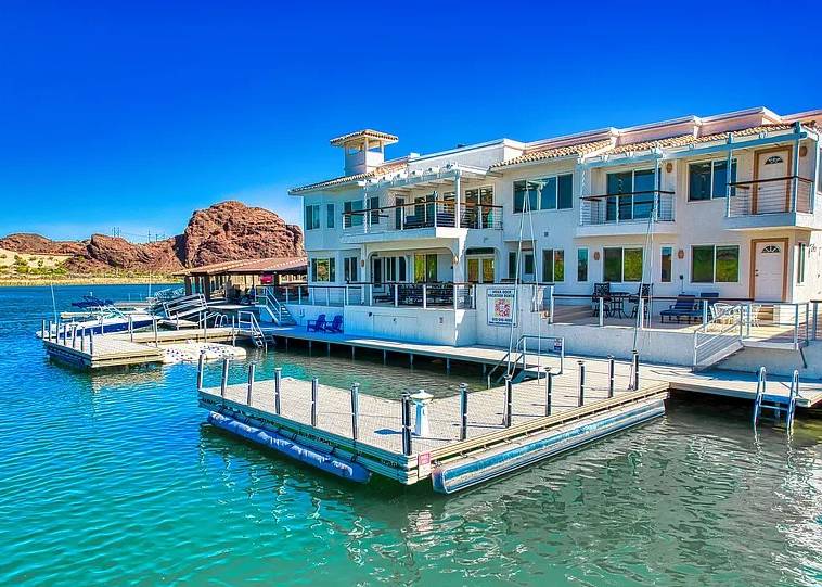MEGA Dock House on the Strip — photo 3